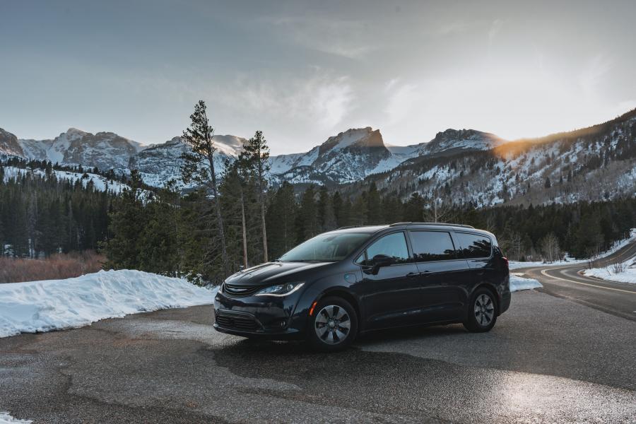  Chrysler Pacifica Hybrid (RU) 2016 года  (фото 1 из 4)